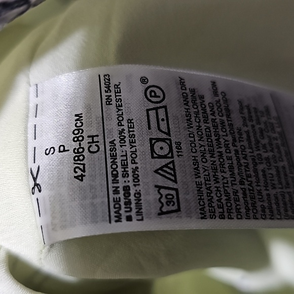 Banana Republic Short Sleeve Wrap Tie Top Blouse V Neck Size‎ Small NWT - Picture 7 of 9